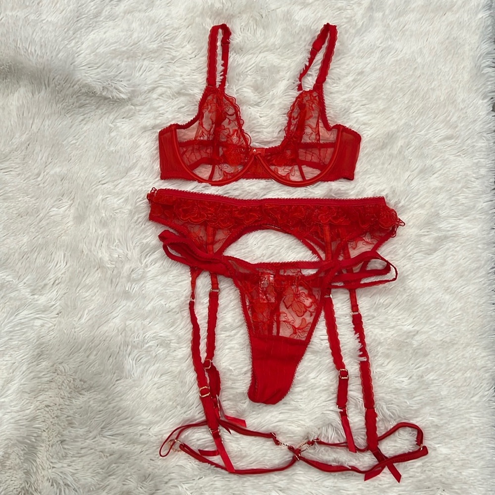 NWOT Lounge Daniella Intimate Set